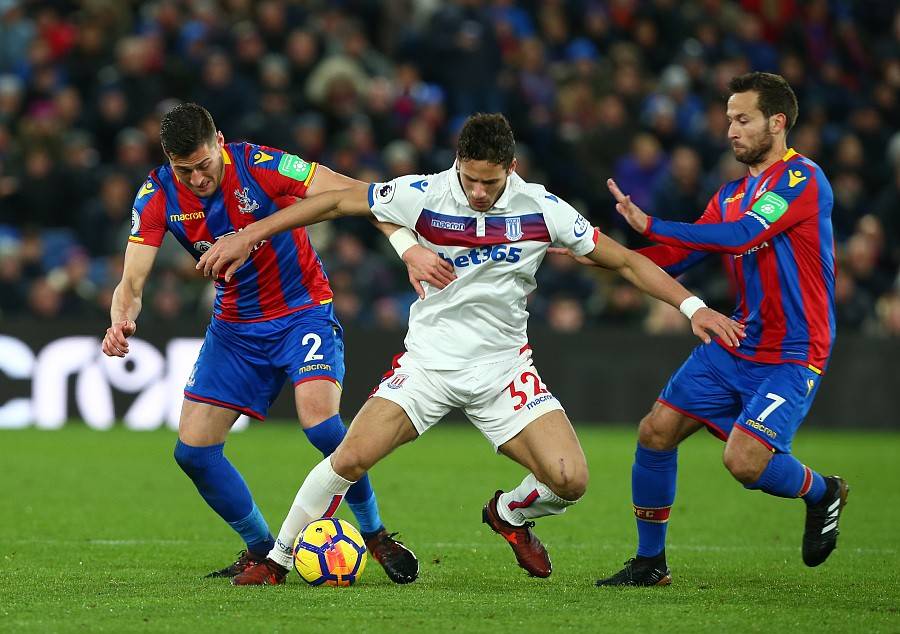 伯恩利遭遇主场失利,球队连续三场未能取胜,战绩受到质疑 伯恩利遭遇主场失利,球队连续三场未能取胜,战绩受到质疑