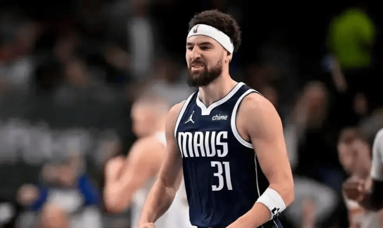 爱游戏体育-球场飒爽英姿！NBA比赛中男神亮相