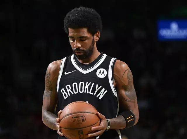 球场飒爽英姿!NBA比赛中男神亮相 球场飒爽英姿!NBA比赛中男神亮相