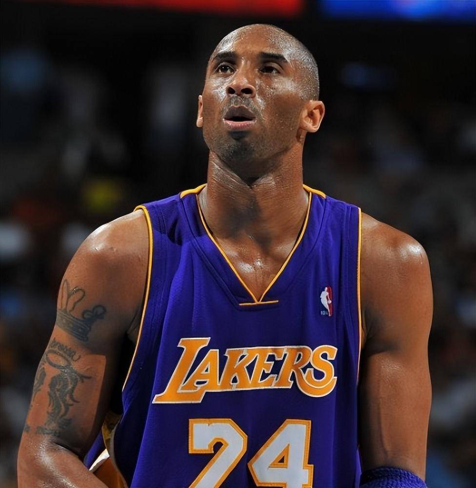 关于体坛巨星的动人表现：球场上的光芒的信息