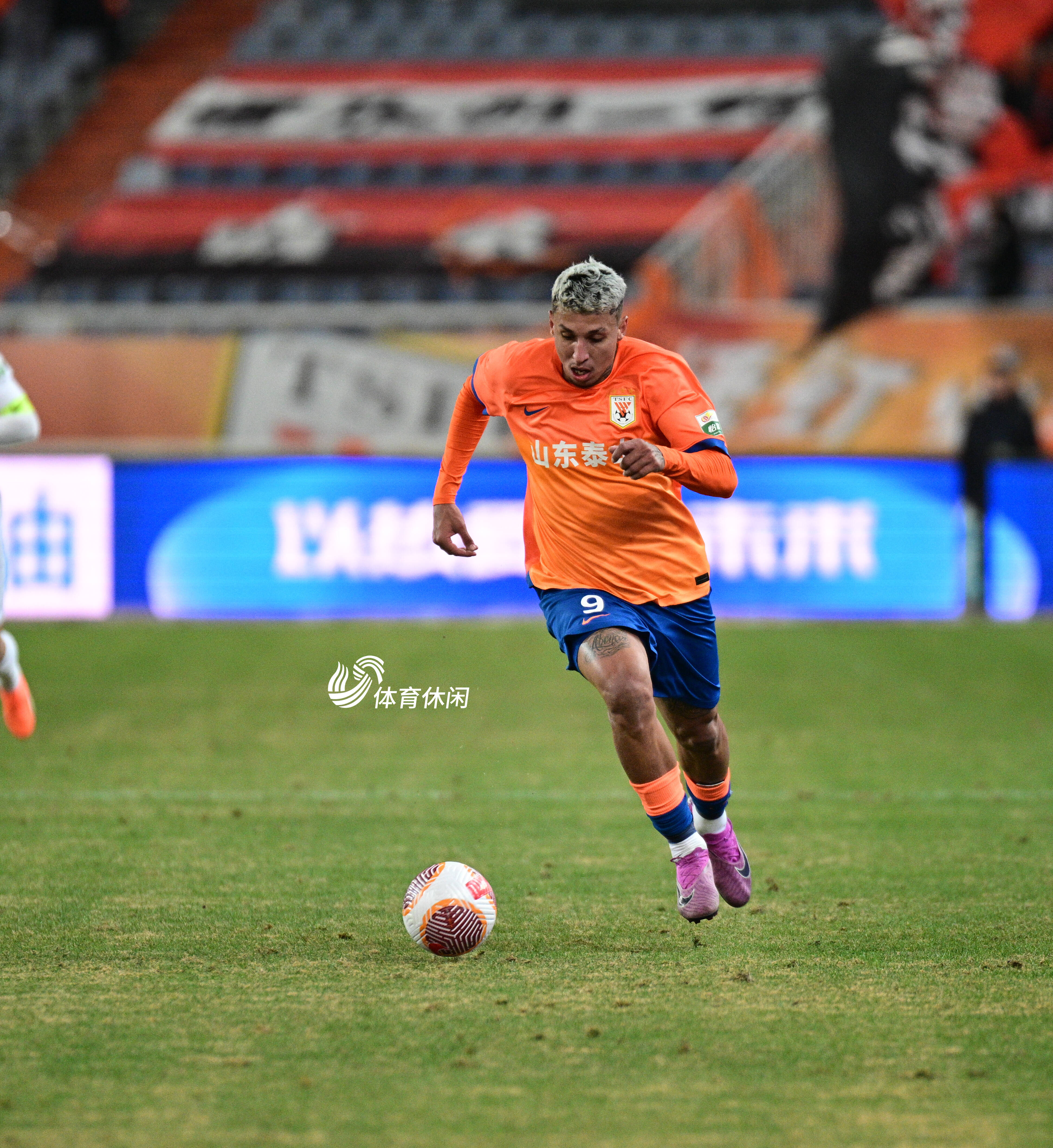 爱游戏入口-包含挑战重重，亚冠比赛彰显团队实力的词条