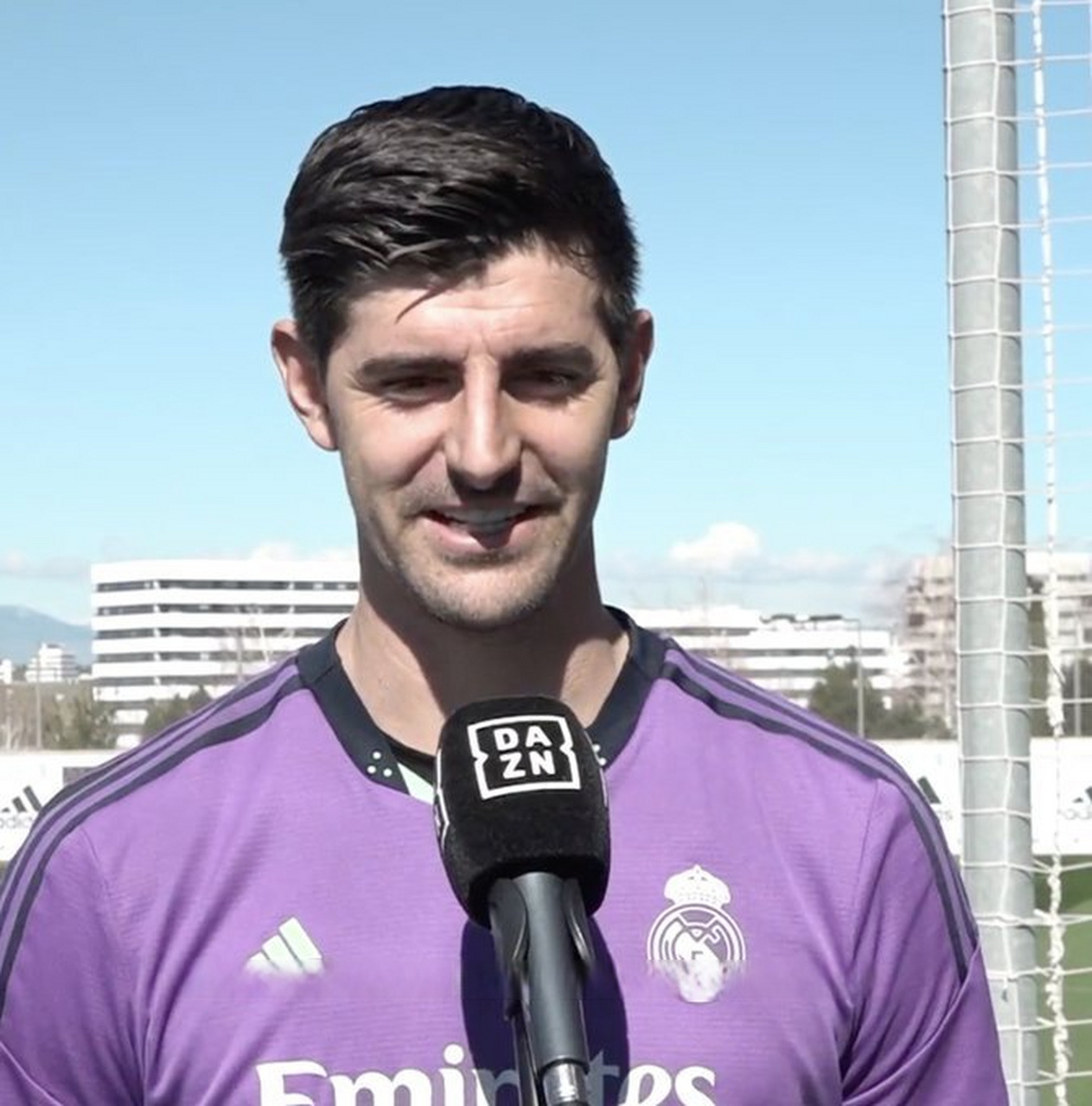 关于利物浦新援库尔图瓦表示期待和队友并肩作战的信息 关于利物浦新援库尔图瓦表示期待和队友并肩作战的信息