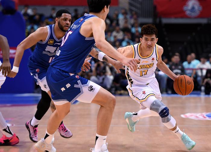 爱游戏体育-比分悬殊收官！篮球联赛季后赛进入白热化阶段的简单介绍