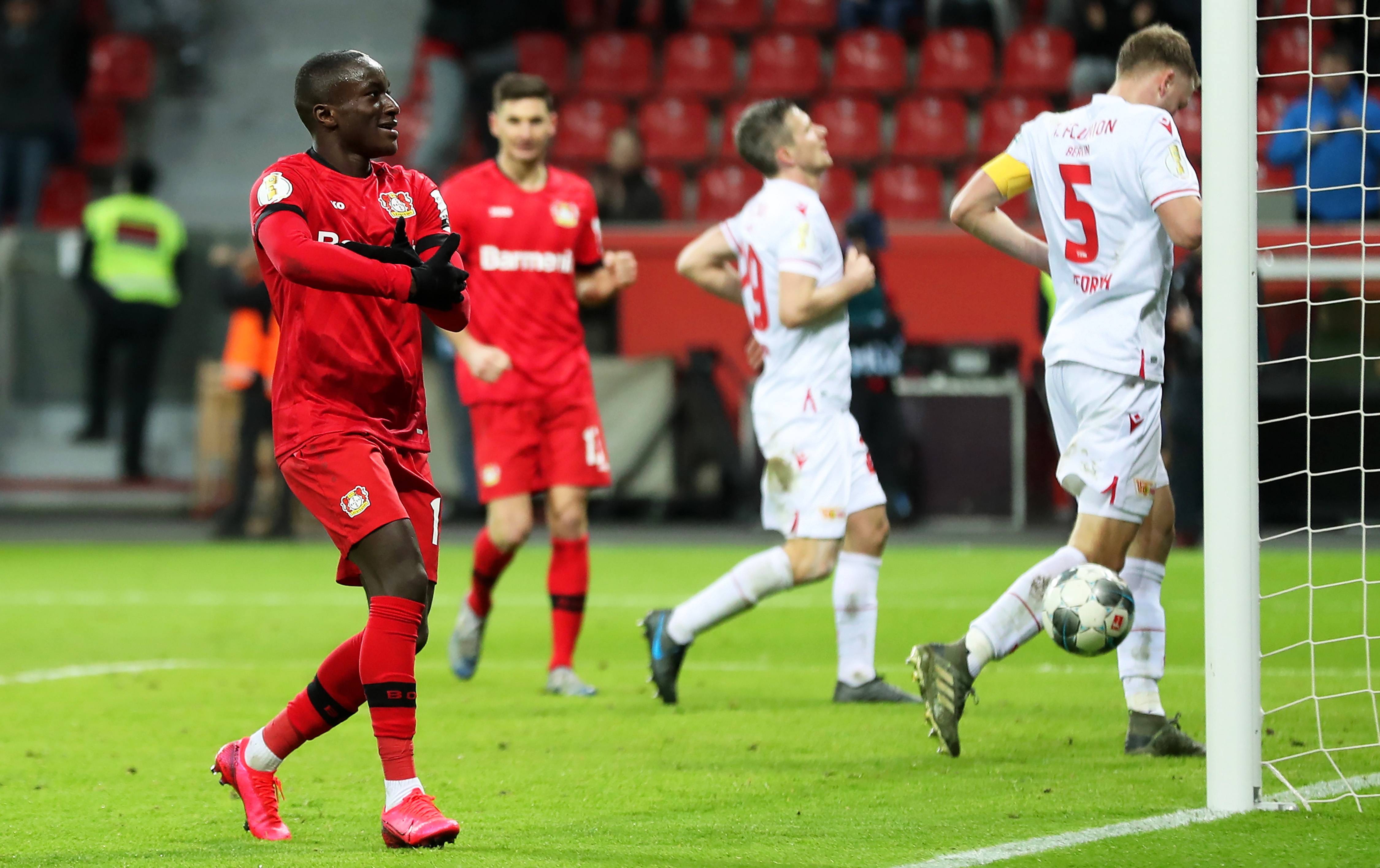 勒沃库森队在攻防转换中取得胜利 勒沃库森队在攻防转换中取得胜利