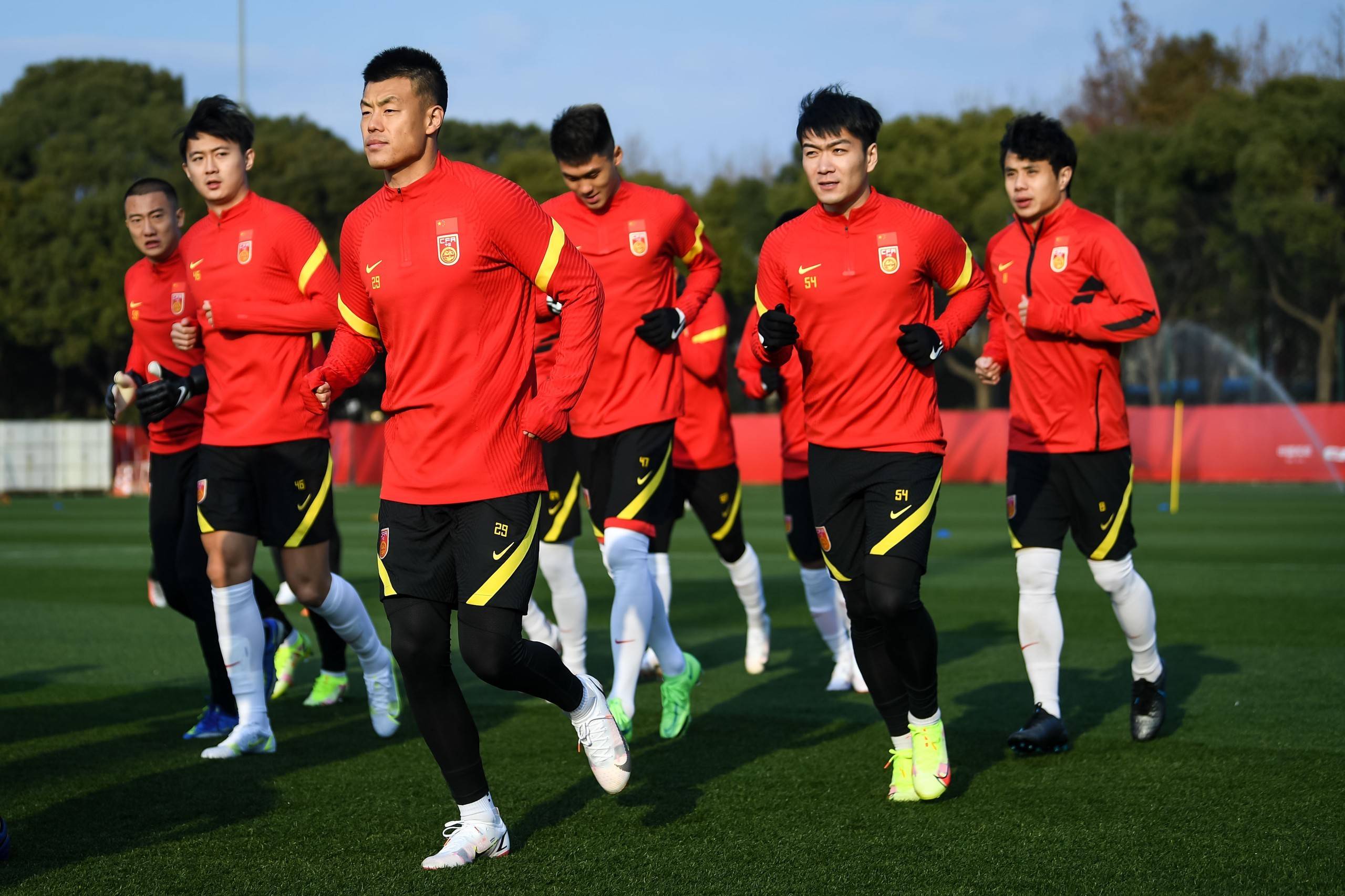 关于主力球员表现抢眼,国内足球比赛火爆进行中的信息 关于主力球员表现抢眼,国内足球比赛火爆进行中的信息