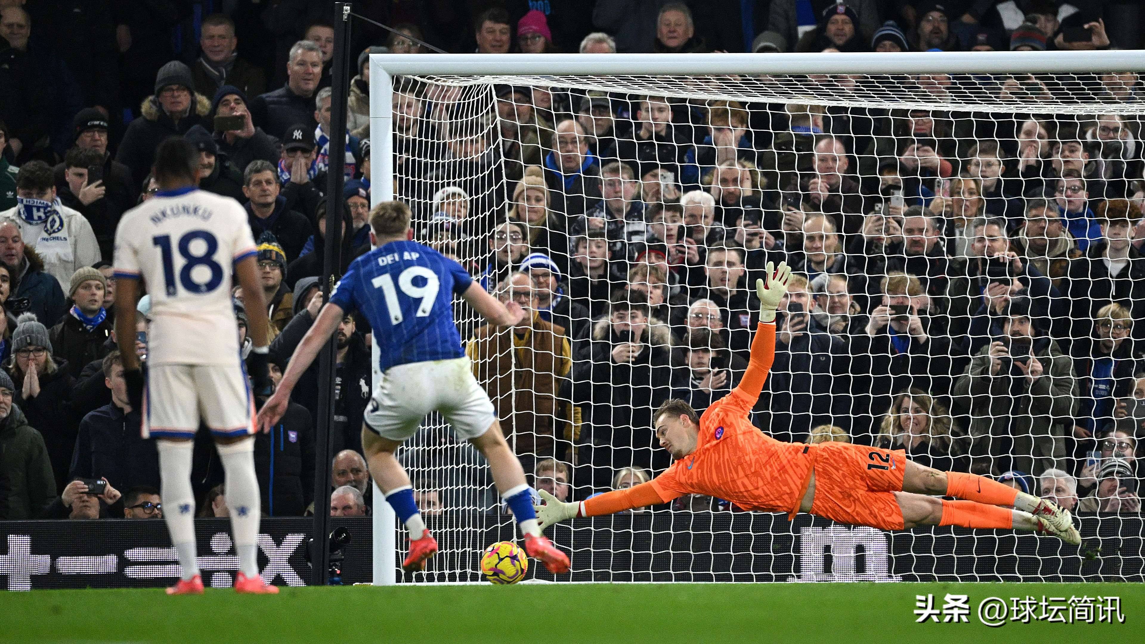 科尔切斯特联客场击败斯旺西市，球队获得主场首胜，士气大振的简单介绍