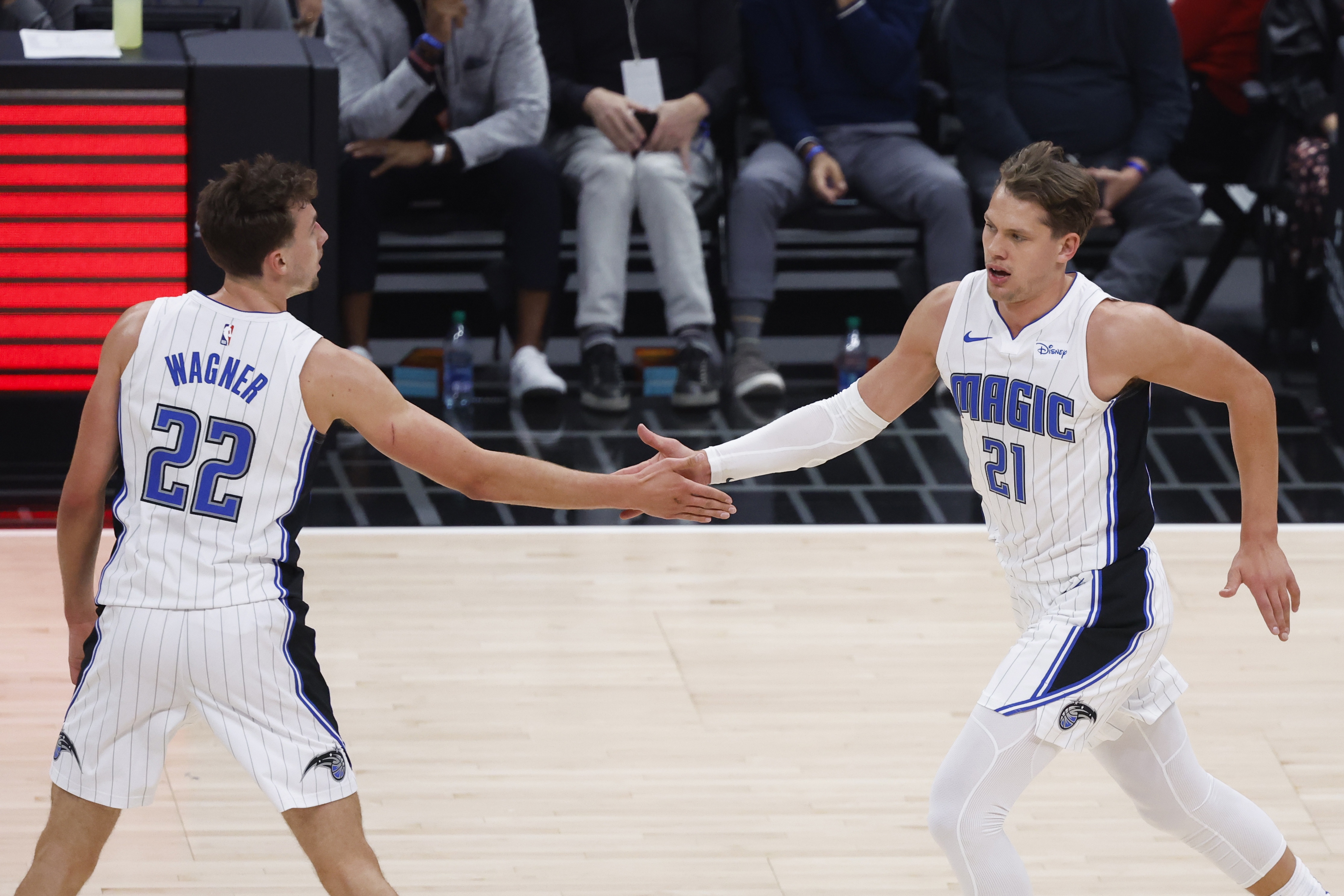 篮网主场大胜掘金,展现出色团队配合的简单介绍 篮网主场大胜掘金,展现出色团队配合的简单介绍