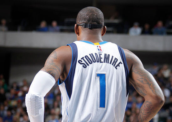 包含小牛豪取五连胜，黄蜂客场大胜国王的词条