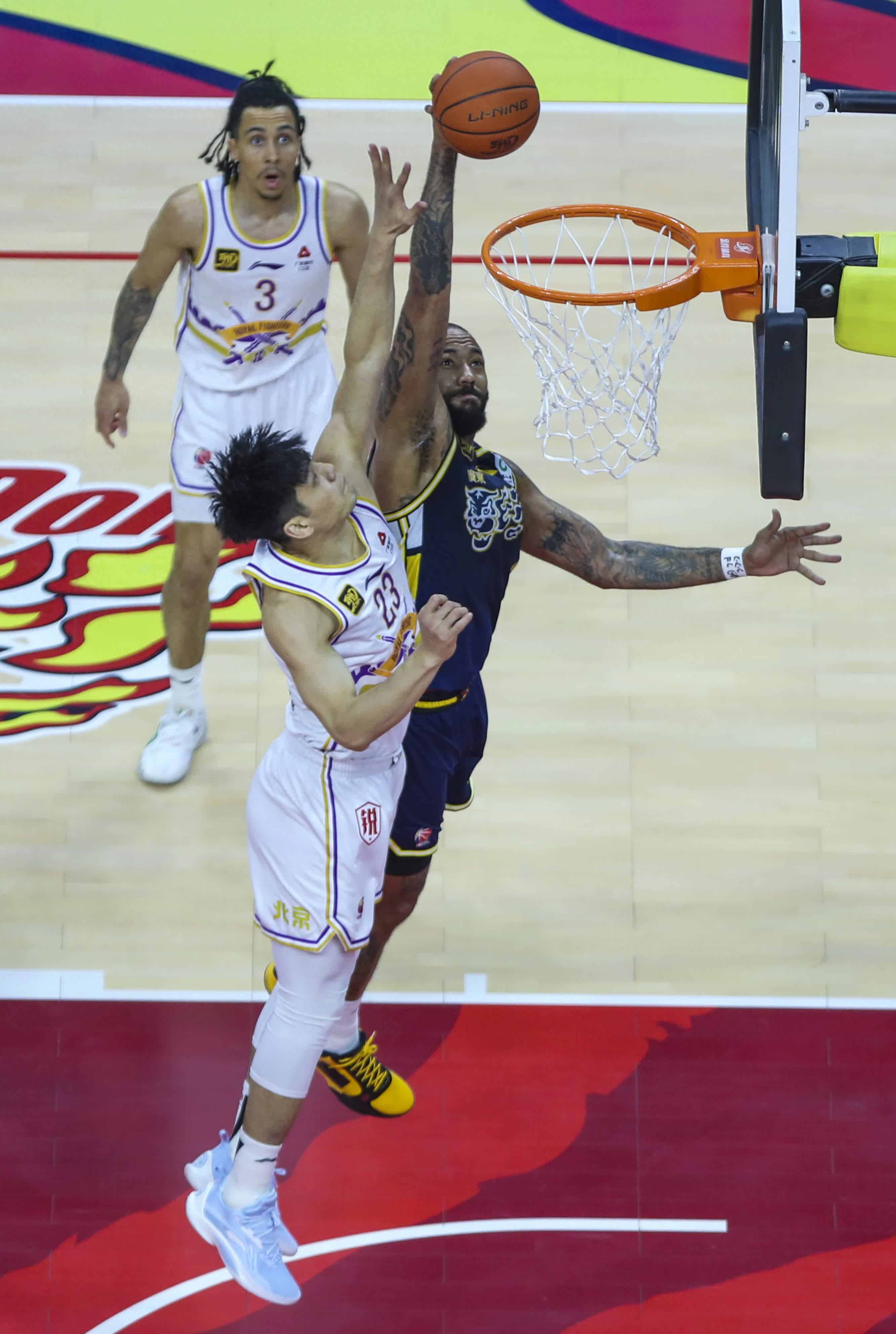 男子篮球职业联赛紧张角逐即将展开 男子篮球职业联赛紧张角逐即将展开