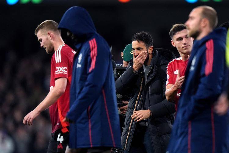 曼联再遭惨败,欧冠资格存疑 曼联再遭惨败,欧冠资格存疑