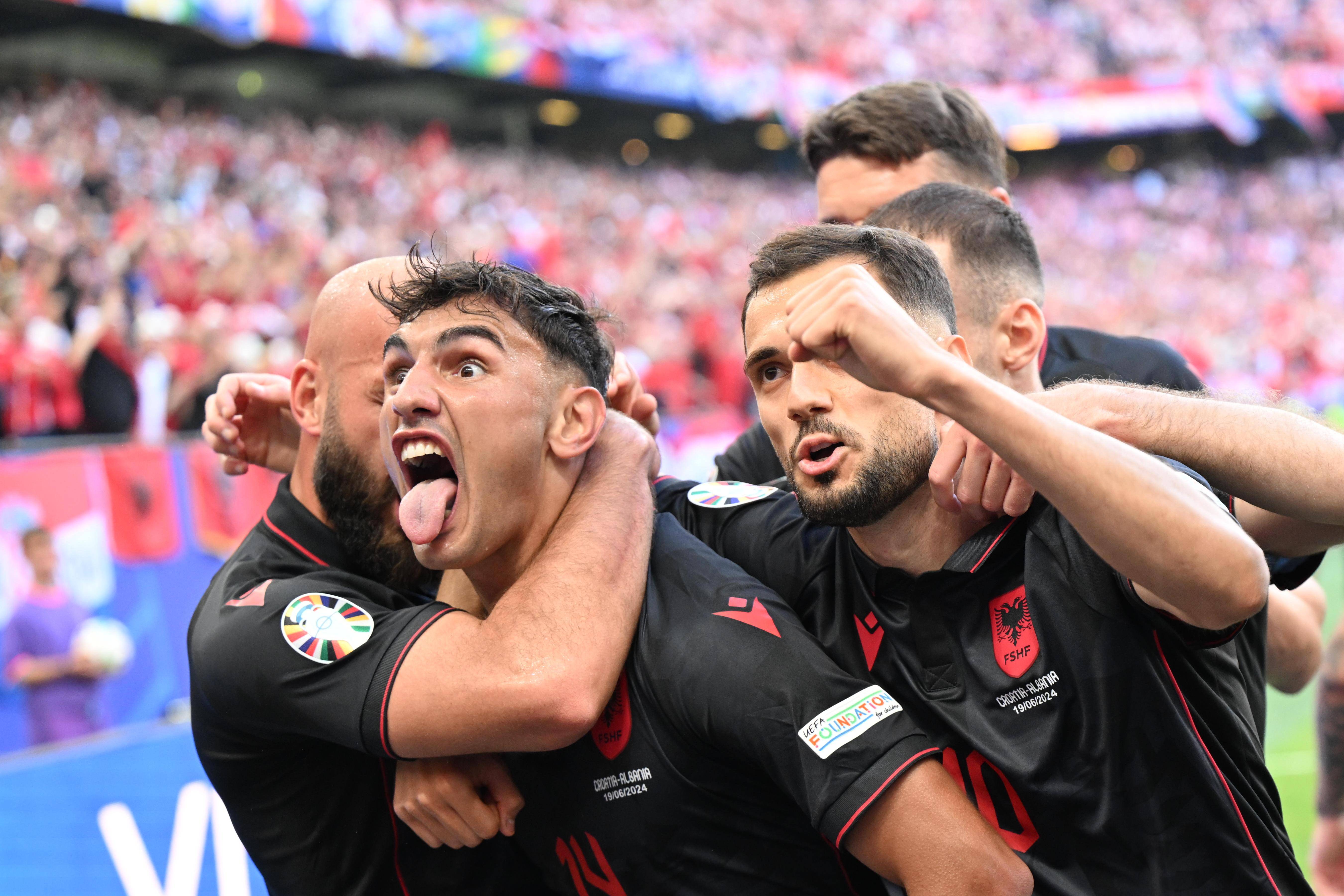 爱游戏娱乐-克罗地亚队备战欧预赛，士气高昂