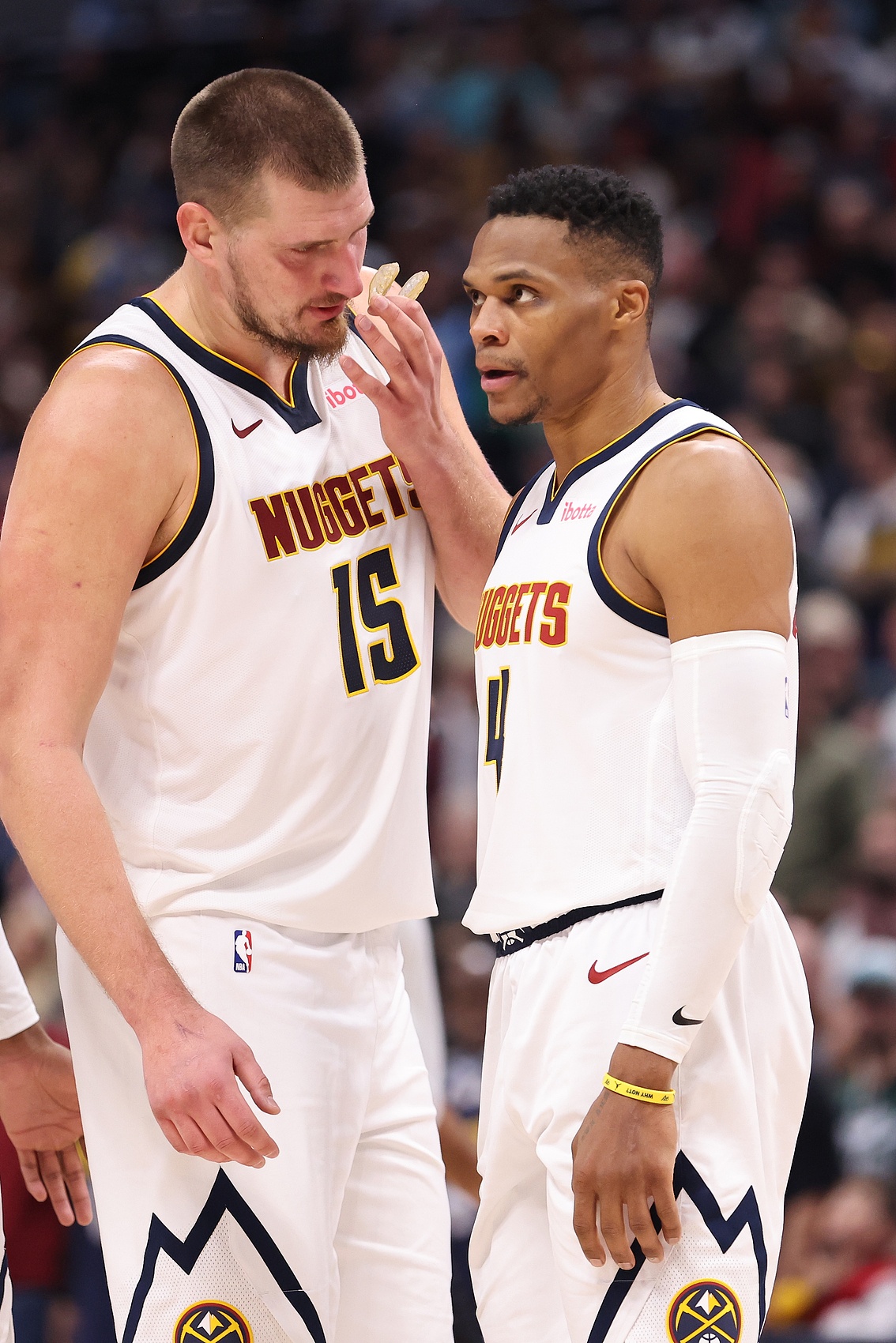 关于「掘金客场力擒雄鹿延续连胜」的信息 关于「掘金客场力擒雄鹿延续连胜」的信息