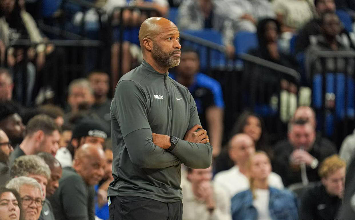 猛龙队后卫被罚下场,影响球队比赛节奏 猛龙队后卫被罚下场,影响球队比赛节奏