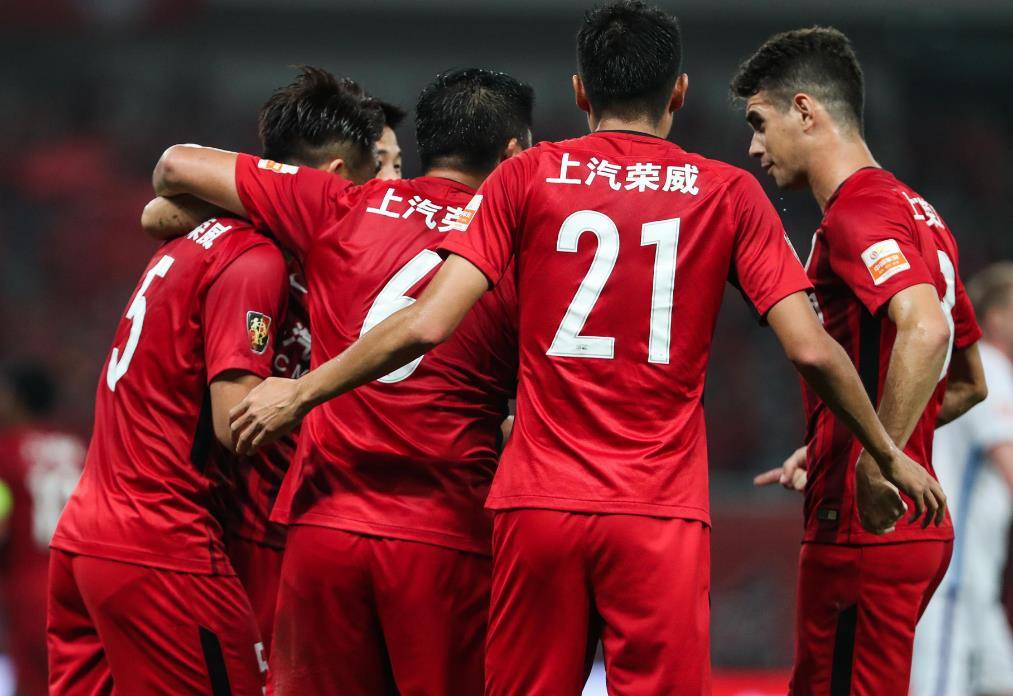 爱游戏官方-上港客场大胜鲁能，取得胜利