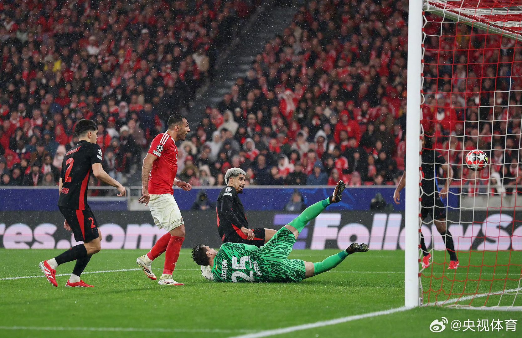 卡尔斯鲁厄主场迎战,努力击败对手争取胜利 卡尔斯鲁厄主场迎战,努力击败对手争取胜利