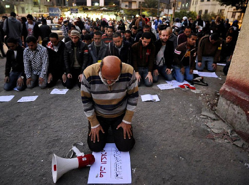 爱游戏-墨西哥女足主教练辞职，团队陷入动荡