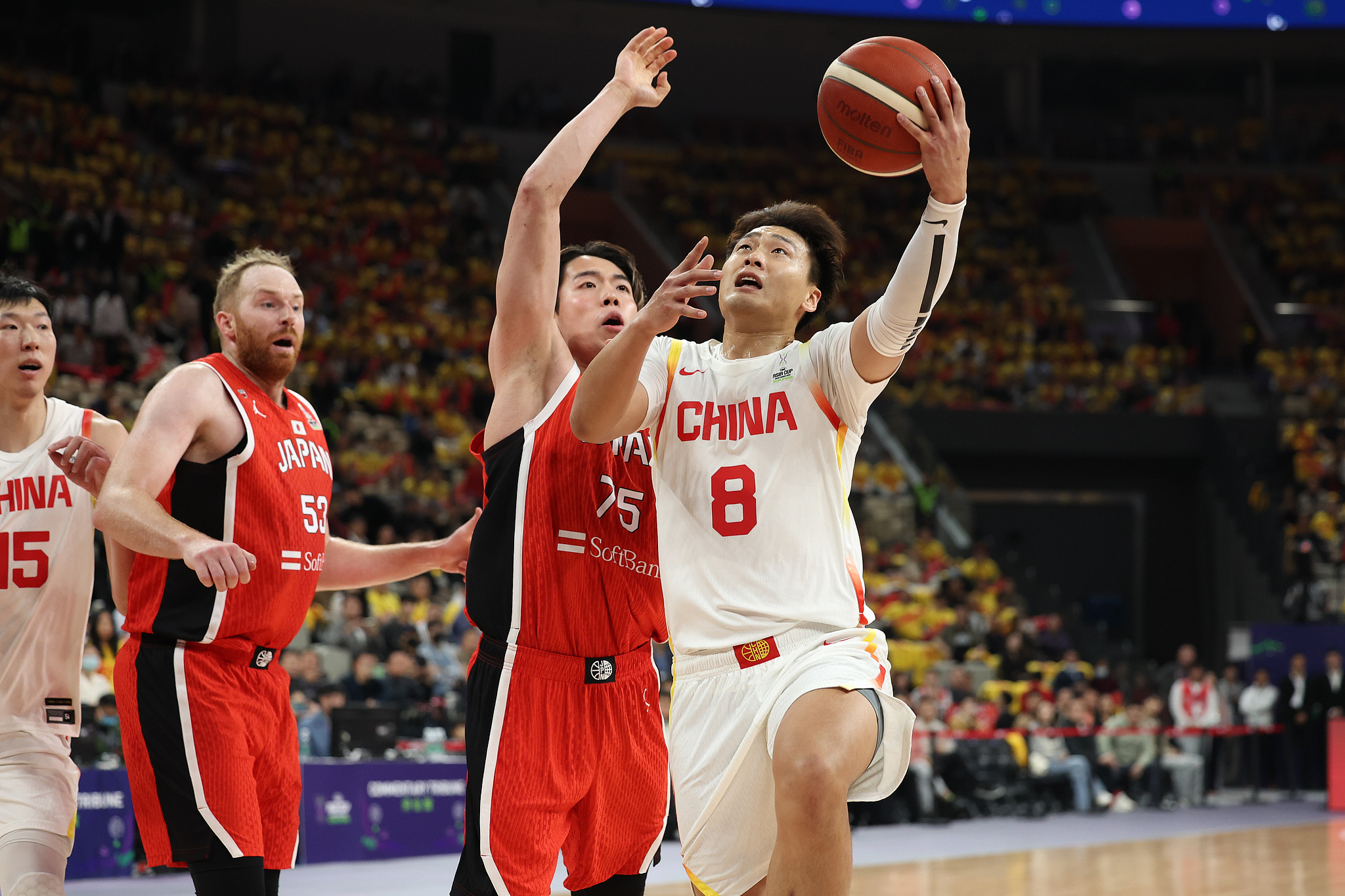 爱游戏体育-东京奥运会篮球赛事即将开幕，各国球队备战中