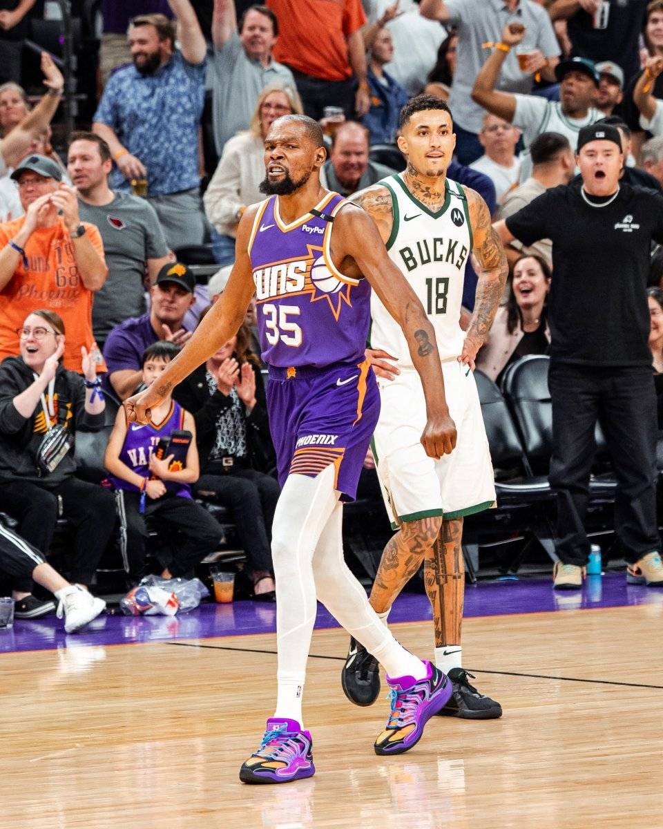 包含太阳豪取连胜,布克再度展现超强得分能力的词条 包含太阳豪取连胜,布克再度展现超强得分能力的词条