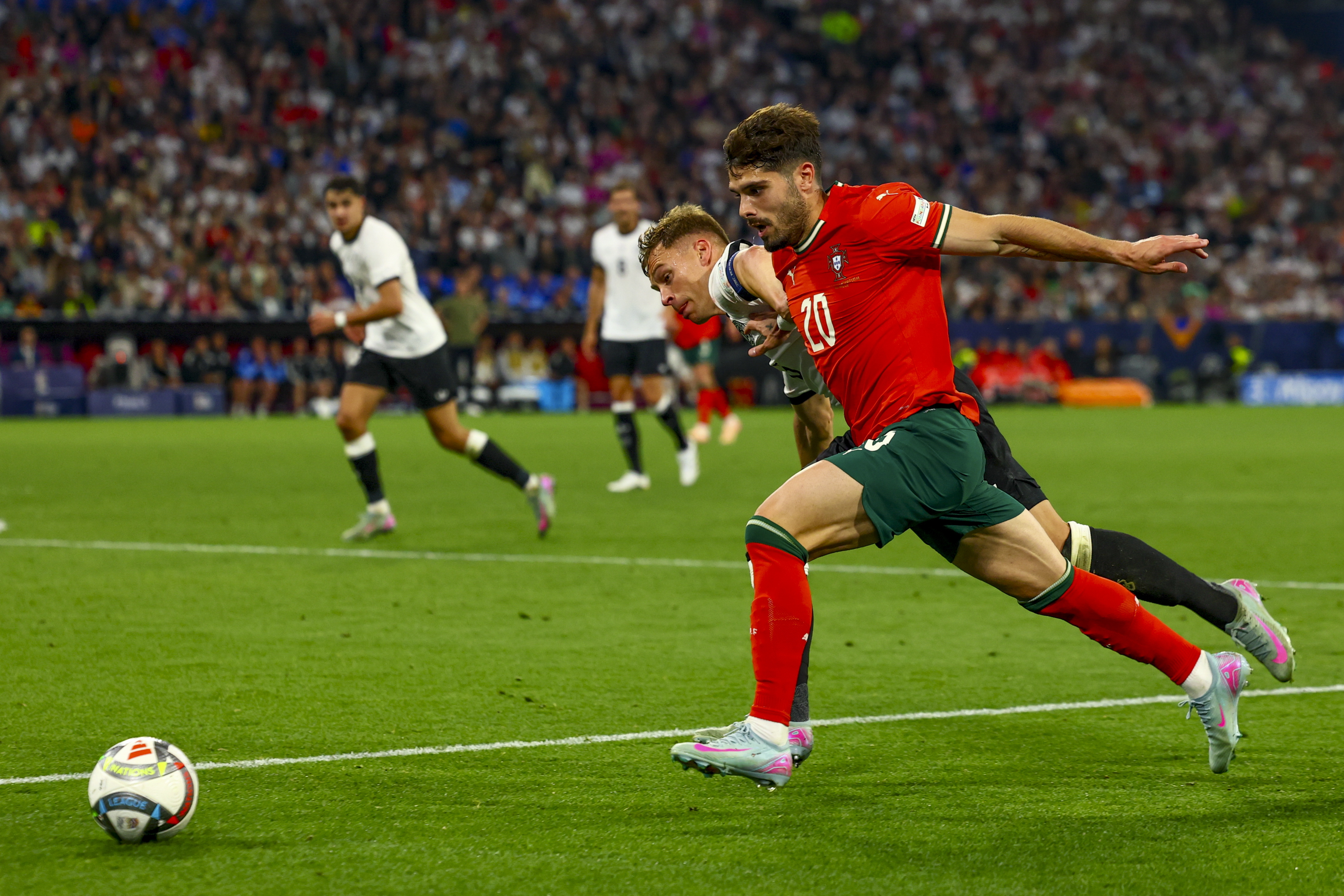 爱游戏入口-葡萄牙队伤病不断，欧预赛征程面临挑战