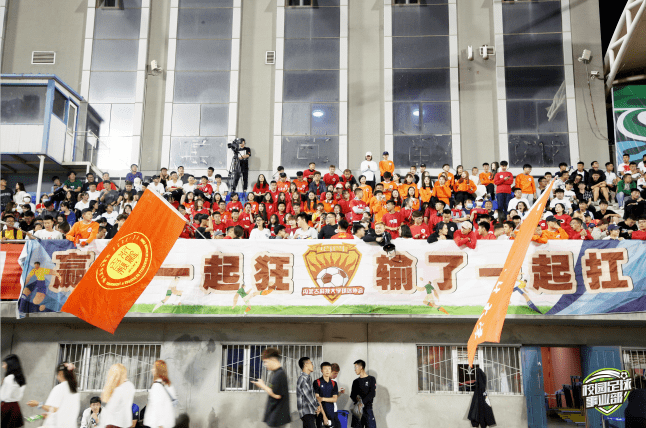 爱游戏官方-亚洲足球人气飙升，球场氛围火爆异常