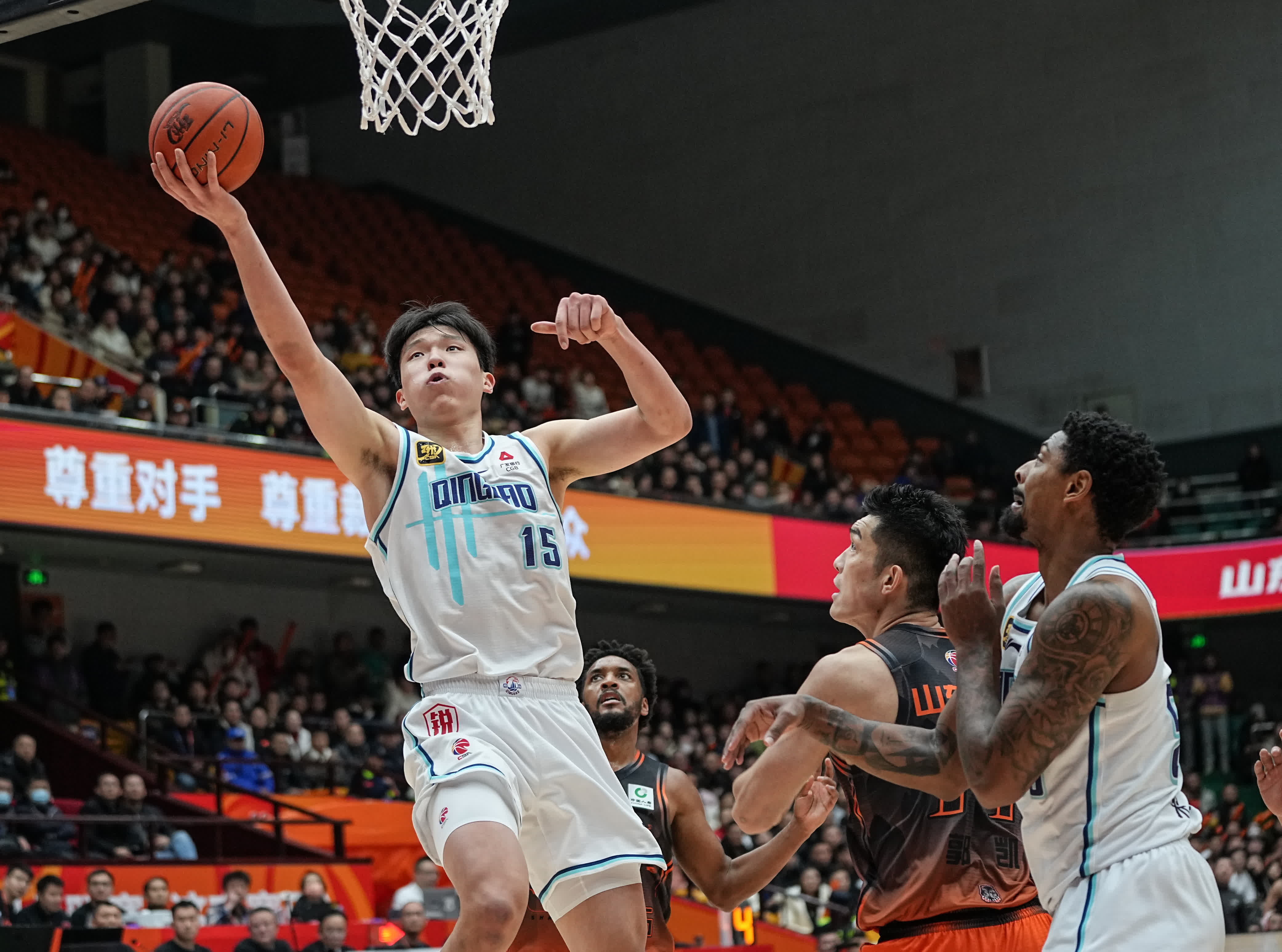 爱游戏-国内篮球联赛将选拔优秀球员参加国际比赛