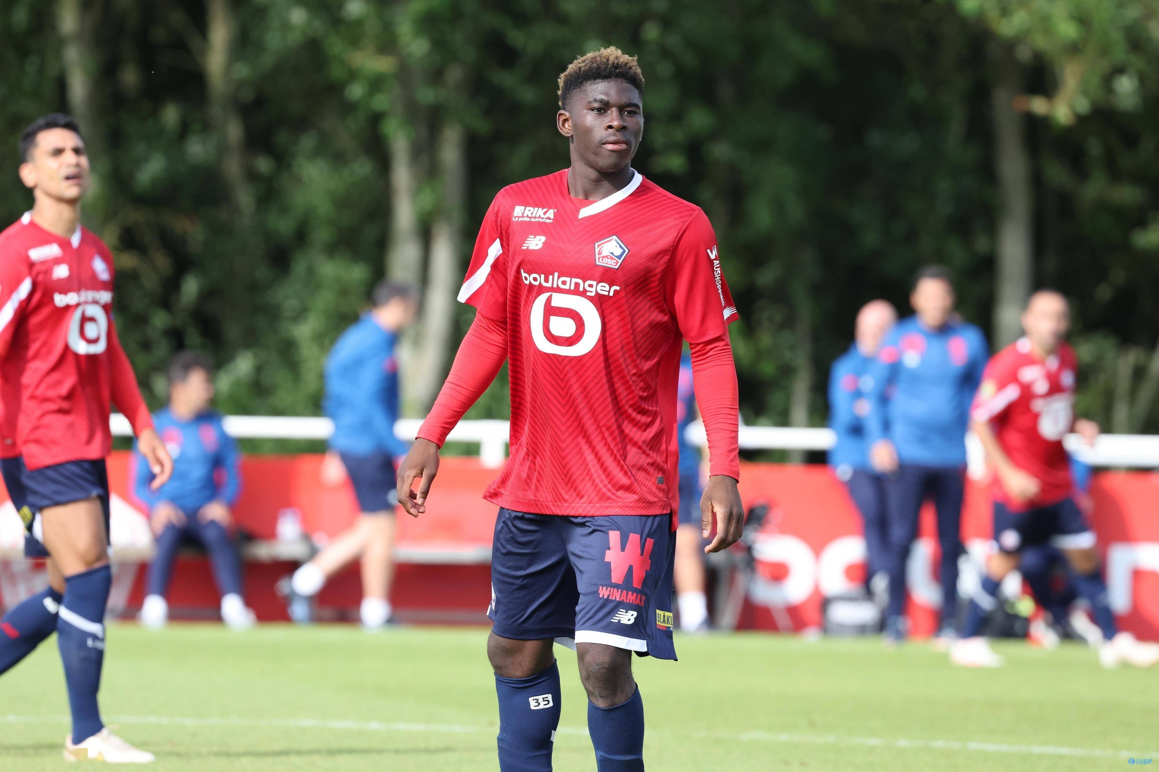 爱游戏tv-里尔客场战胜对手领跑榜首