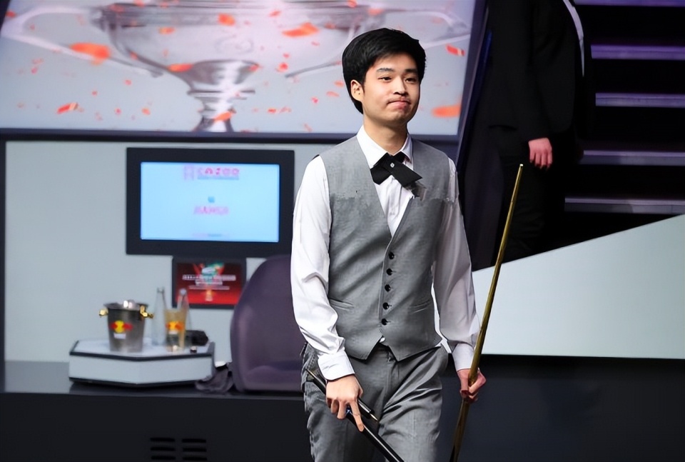 爱游戏体育-刺激对抗，顶尖球队壮举惊艳