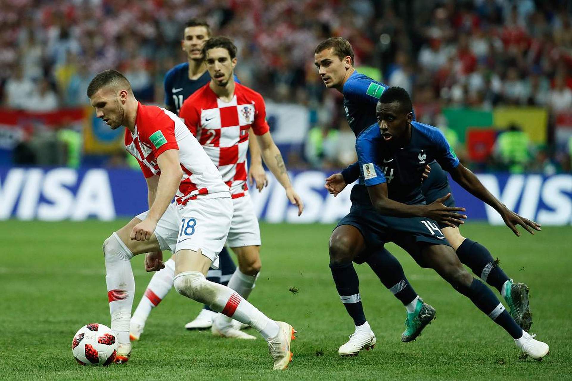 爱游戏官方-欧洲杯资格赛形势逆转，实力对比悬殊