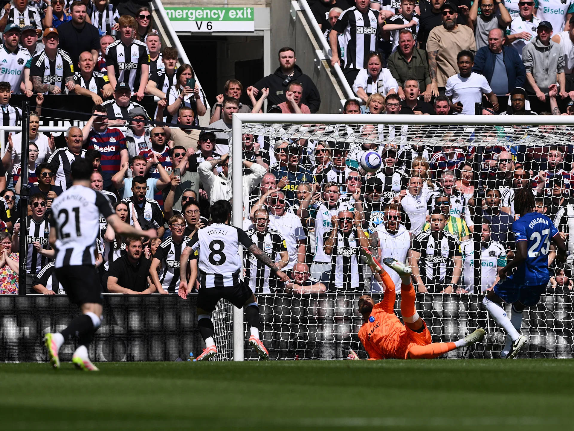 爱游戏体育-利物浦客场战平波尔图，小组领跑