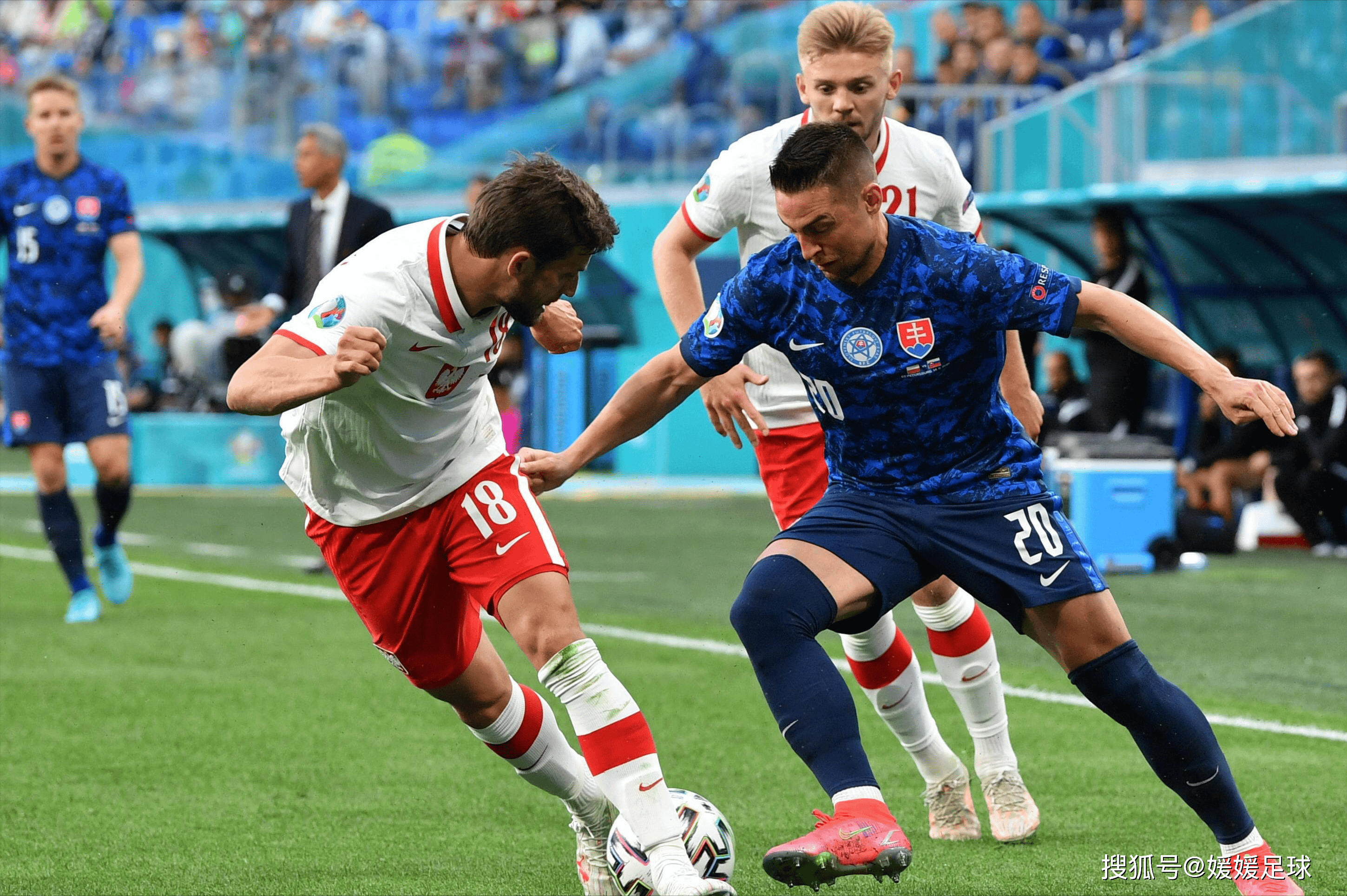 荷兰3-2惊险击败乌克兰,成功闯入欧洲杯四分之一决赛 荷兰3-2惊险击败乌克兰,成功闯入欧洲杯四分之一决赛