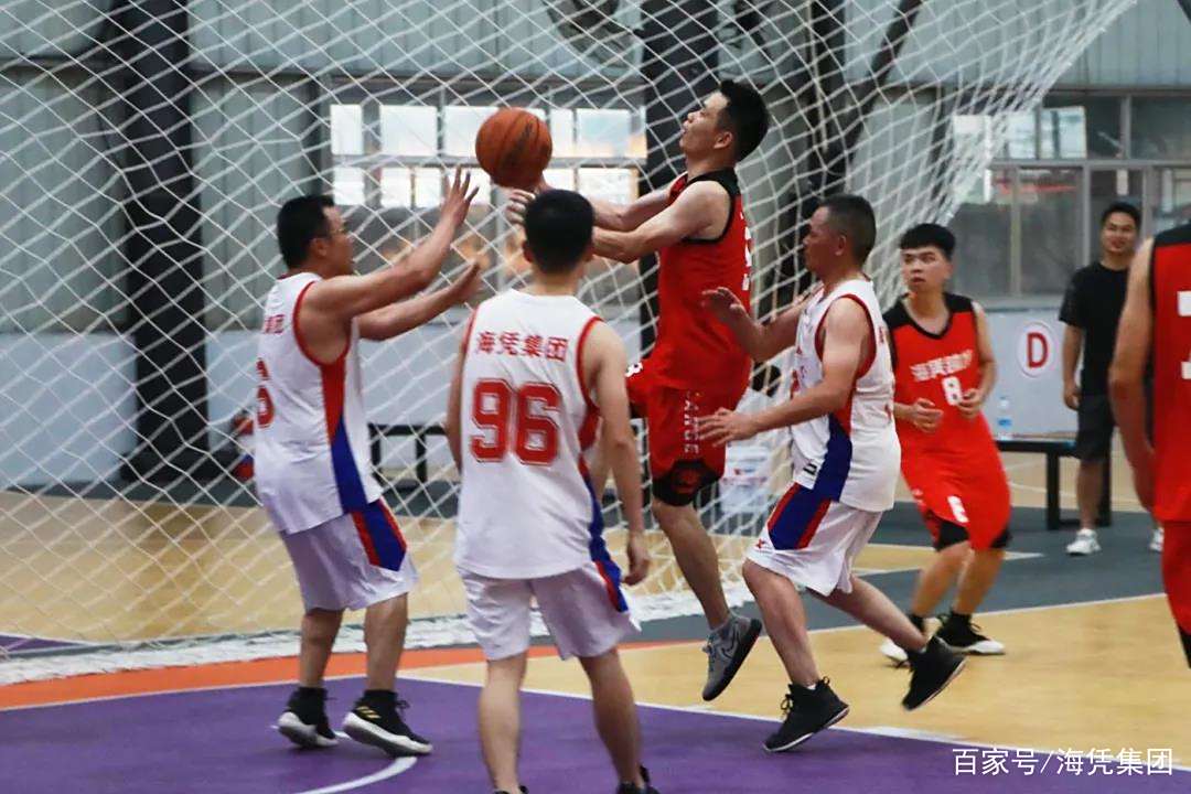 爱游戏在线-重庆男篮主场团结一心，取得胜利