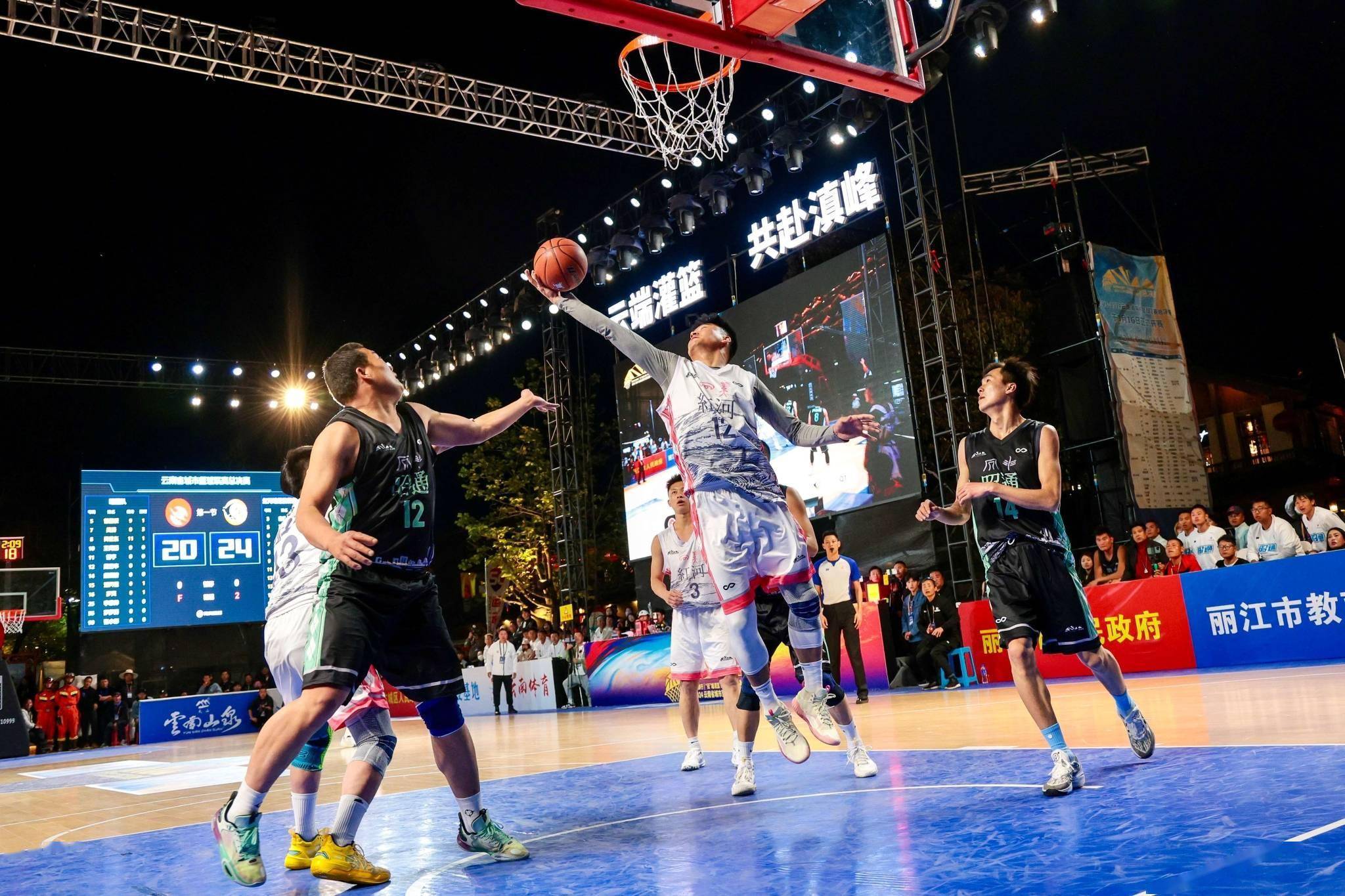 爱游戏下载-国内篮球联赛野点高潮，球迷热情高涨的简单介绍