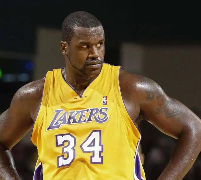 爱游戏大厅-篮球新秀突破纪录，高效得分成为焦点