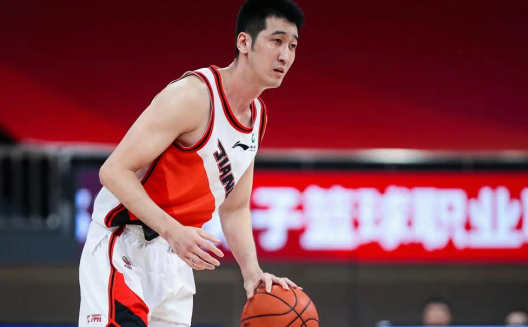 爱游戏tv-江苏男篮全队表现出色，完成大逆转