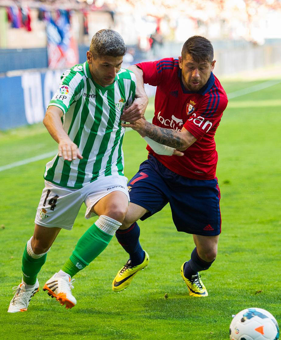 爱游戏官方-奥萨苏纳客场战胜埃瓦尔，积分榜上升