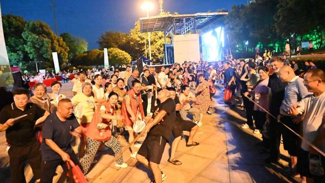 爱游戏娱乐-紧张激烈的对决，全场观众沸腾