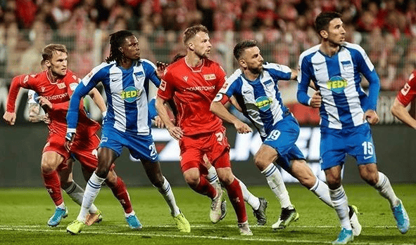 沙尔克球队遭遇五连败，陷入降级区