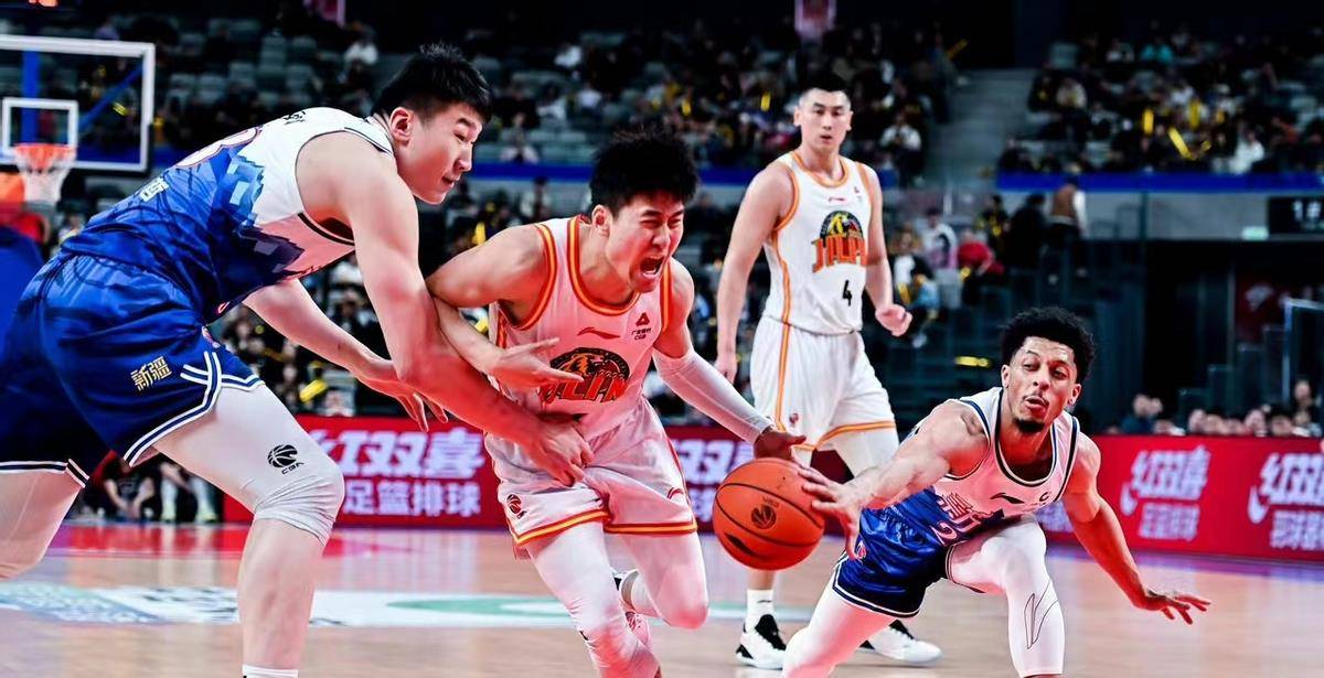 爱游戏大厅-新疆队在最新一轮比赛中赢得胜利，状态火热