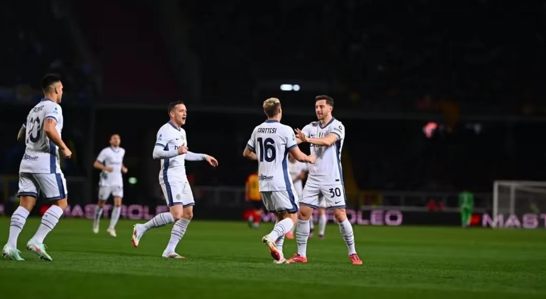 爱游戏官方入口-意甲球队主场球迷声势浩大，支持声音震天的简单介绍