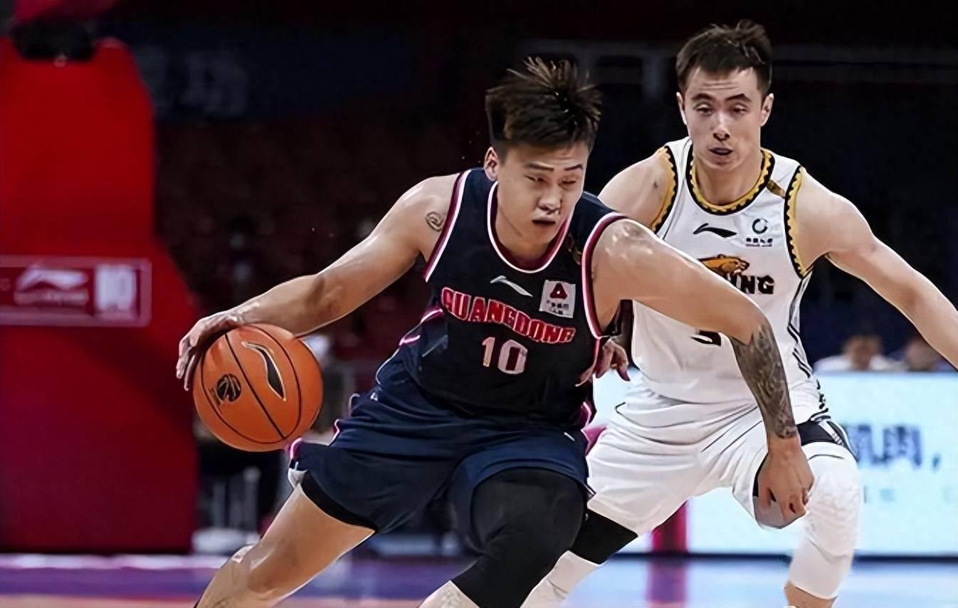 爱游戏官方-包含精准传球带动全队进攻，得分迅速增加的词条