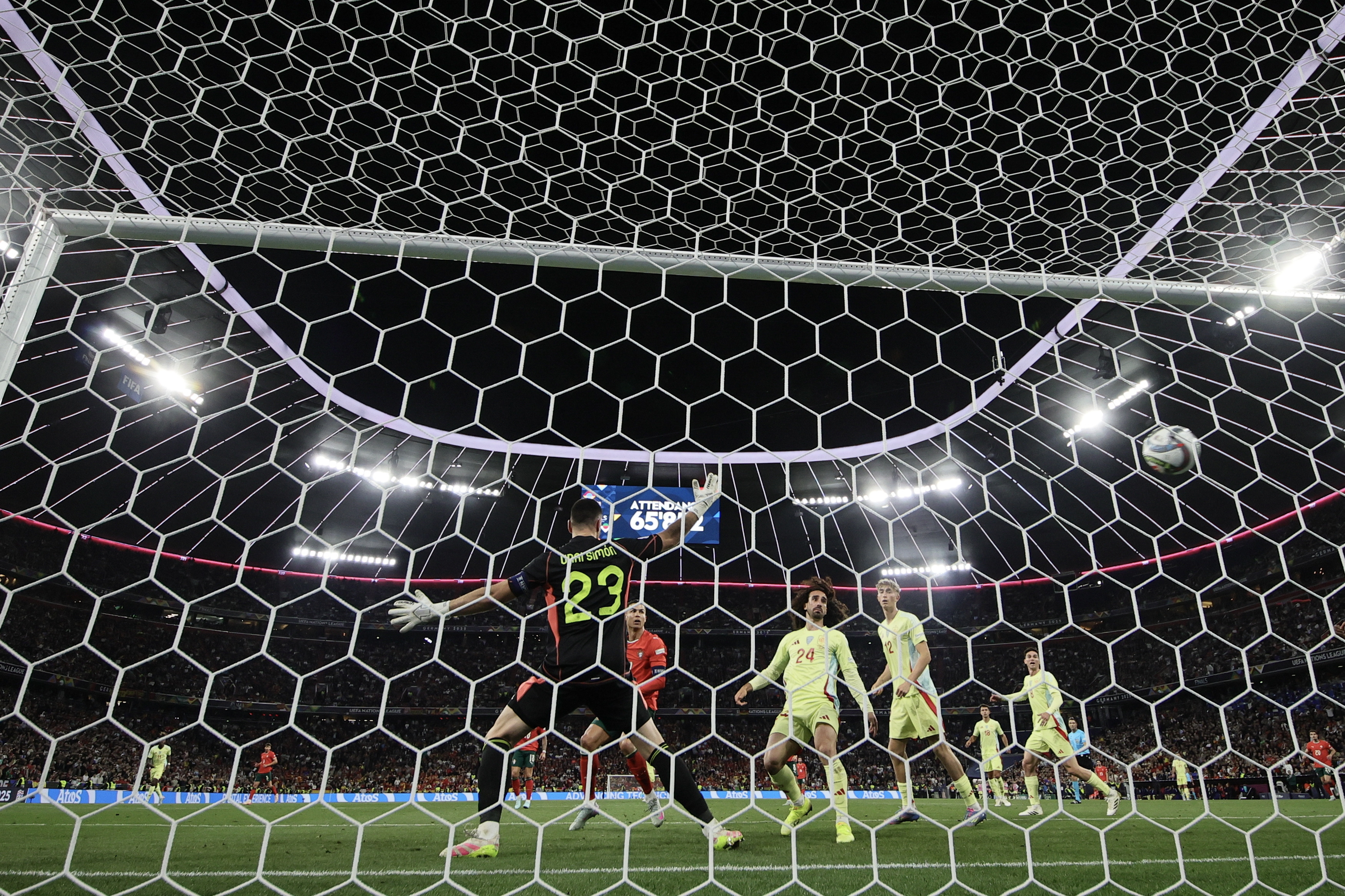 葡萄牙队表现亮眼在冰球赛中取得佳绩 葡萄牙队表现亮眼在冰球赛中取得佳绩