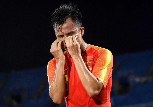 门将佩雷斯助卡昂赢球,球队结束连败尴尬 门将佩雷斯助卡昂赢球,球队结束连败尴尬