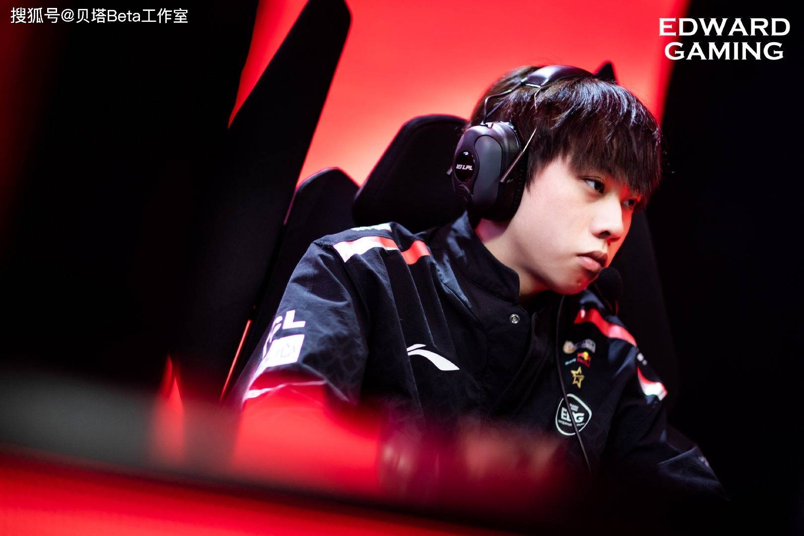 爱游戏在线-EDG碾压IG，Ruler打出惊人五杀峡谷大战半决赛，点燃全场激情