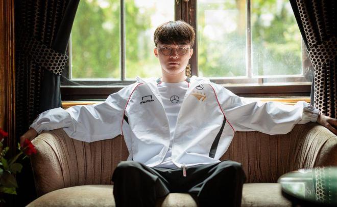 G2轻取V5，Faker开启传奇时刻峡谷大战四强赛，留下经典瞬间的简单介绍