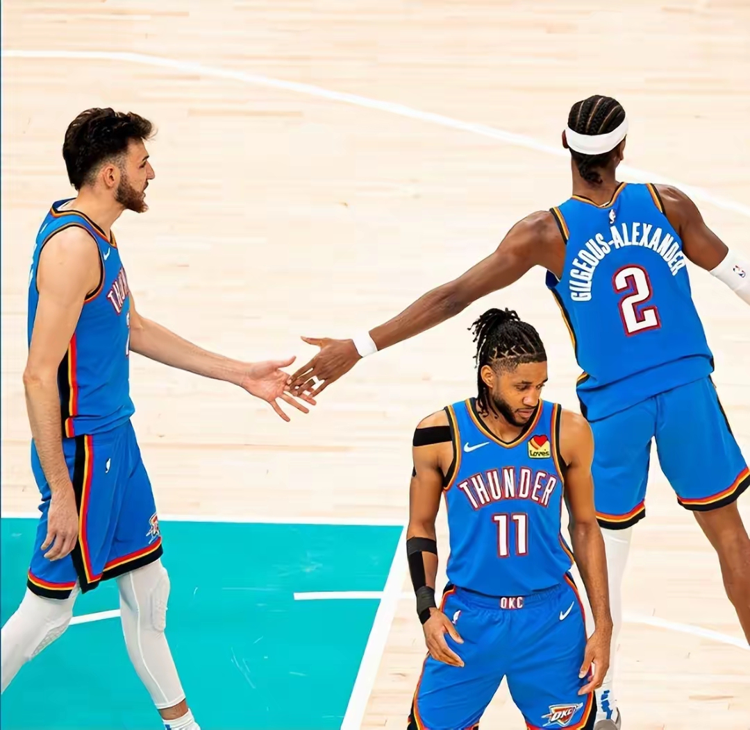 爵士队大比分击败灰熊队，取得胜利