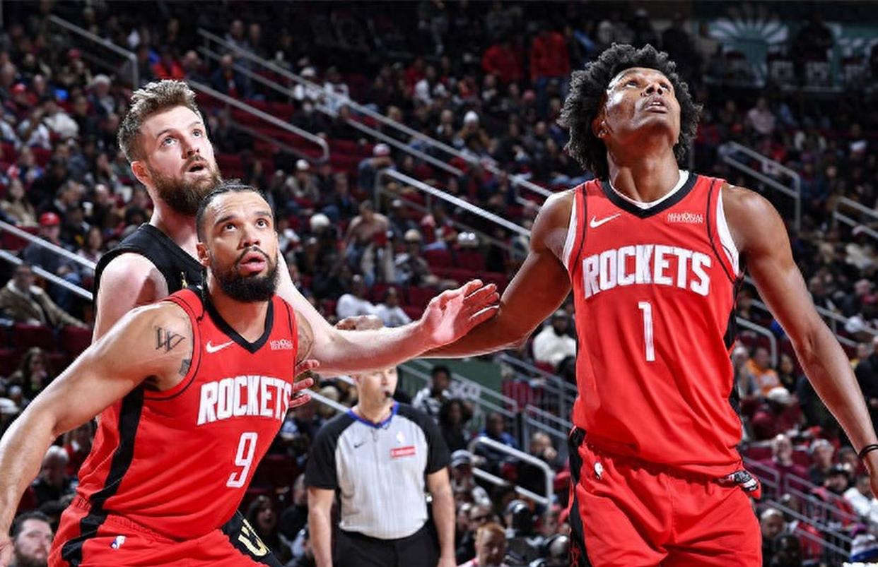 爱游戏在线-米切尔轰48分领导爵士击败火箭