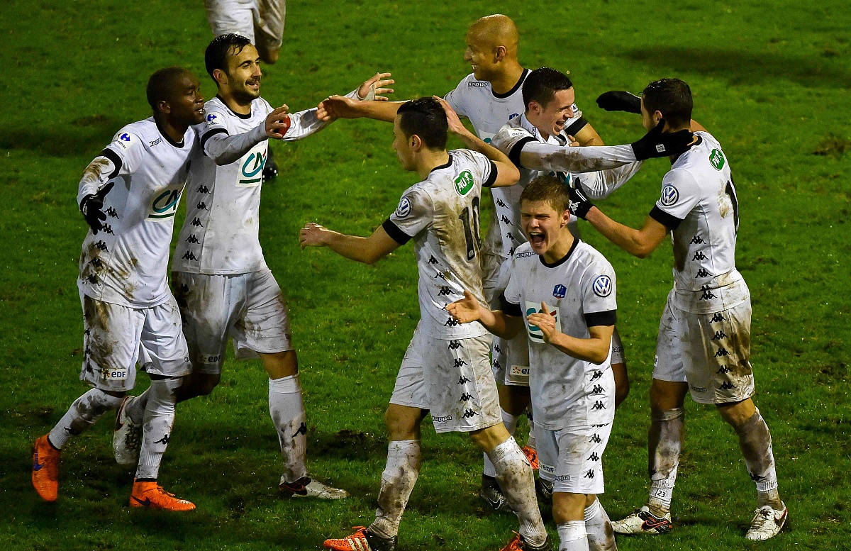 爱游戏官网-亚眠战绩不佳，保级形势岌岌可危