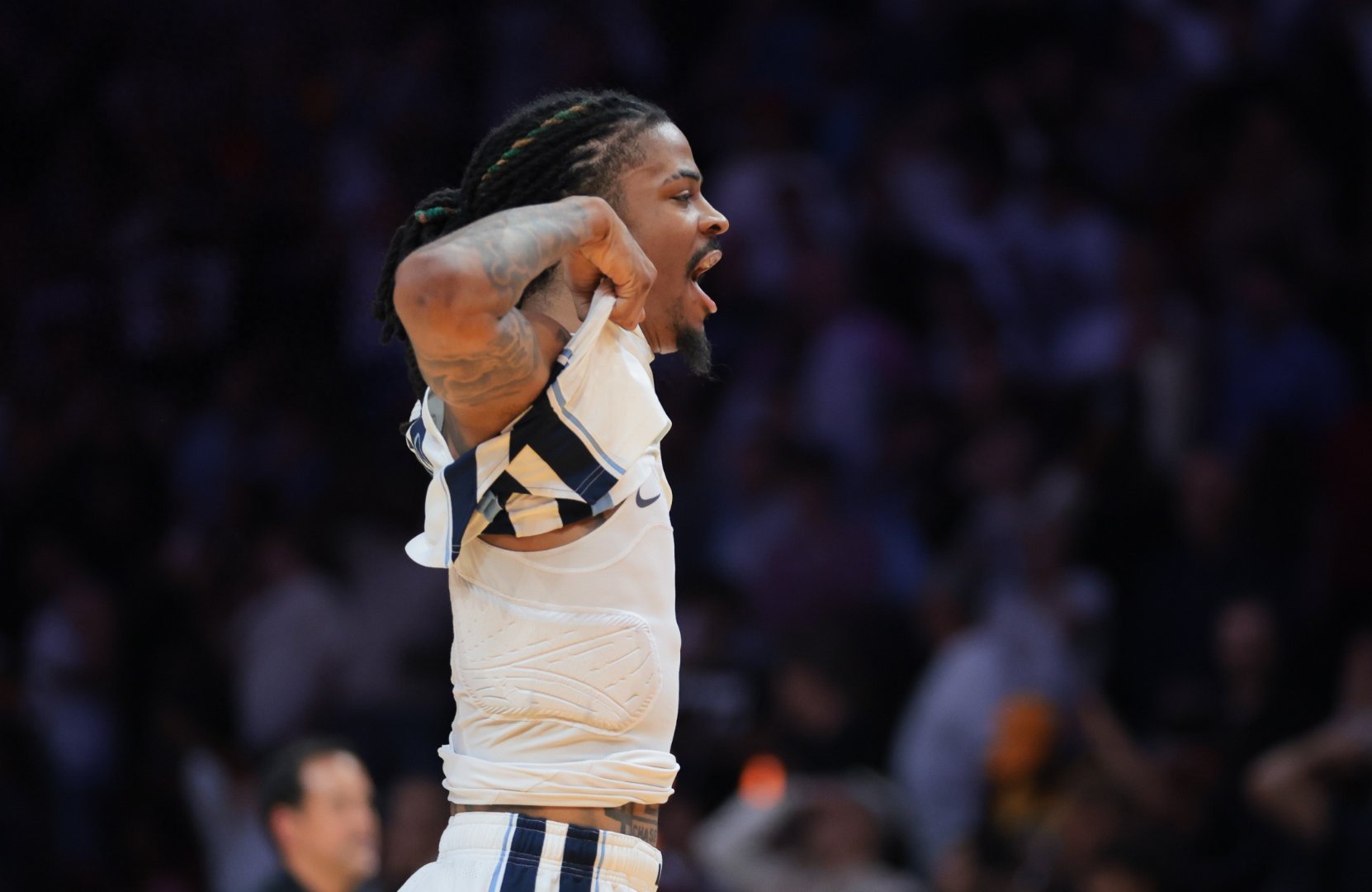 球队在客场比赛中巧克力进步 球队在客场比赛中巧克力进步