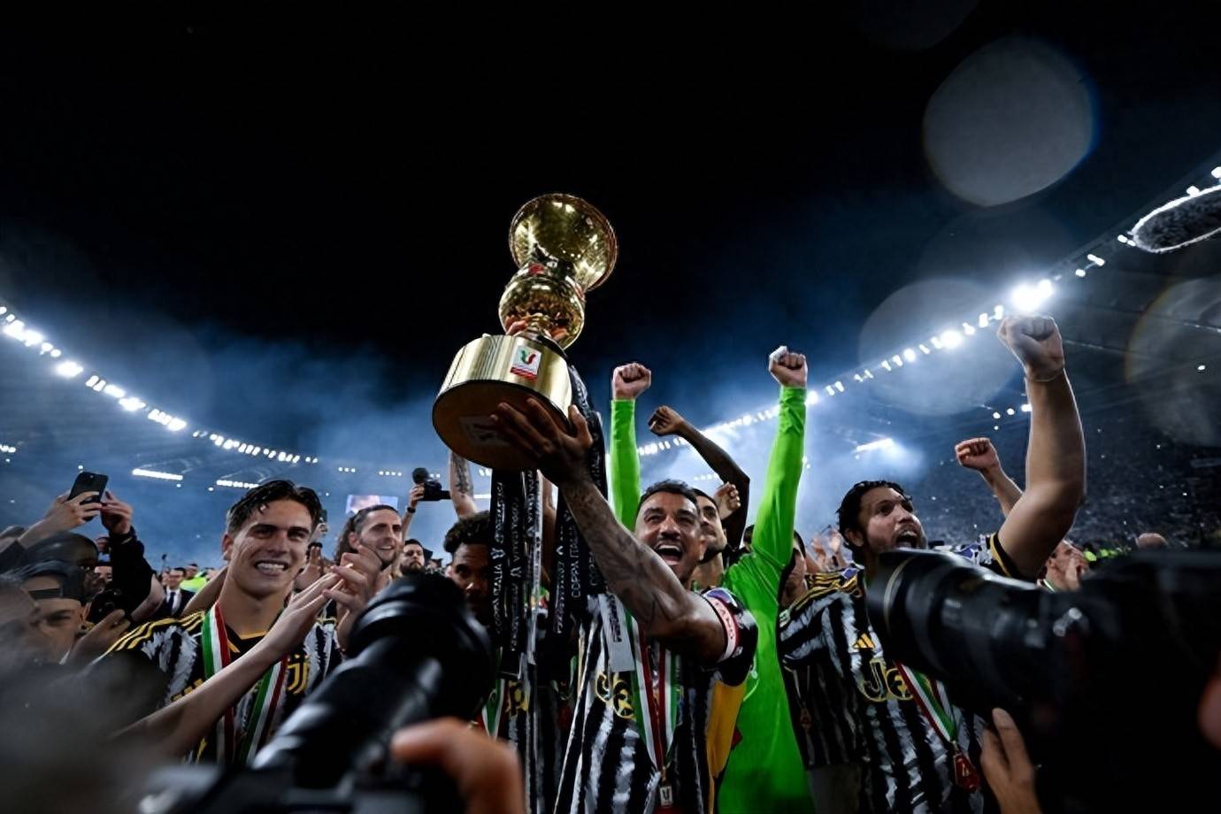 意大利球队夺得国际比赛冠军