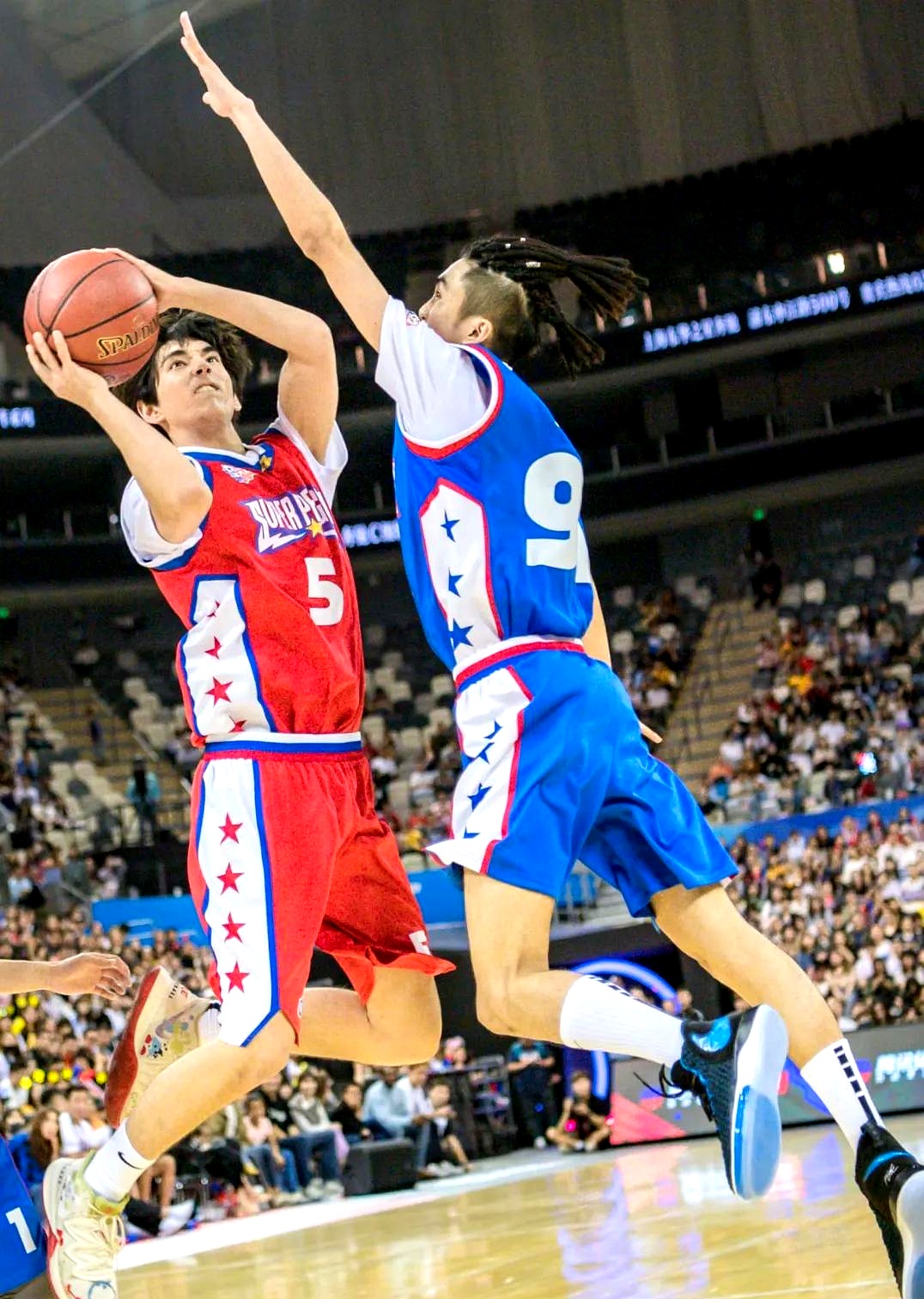 包含篮球经典战再度上演,冠军争夺激烈的词条 包含篮球经典战再度上演,冠军争夺激烈的词条